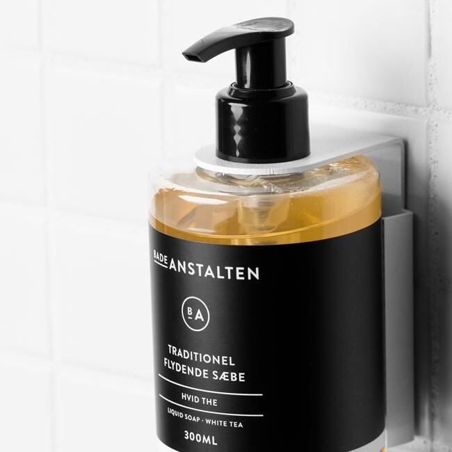 Hvid Badeanstalten Vægbeslag Til Flydende Sæbe - Badeanstalten Hudpleje  - 5704989610063